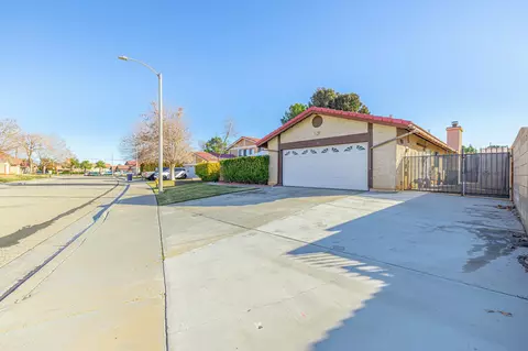 1824 Einstein St, Lancaster, CA 93535 photo 4