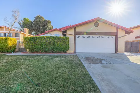 1824 Einstein St, Lancaster, CA 93535 photo 2