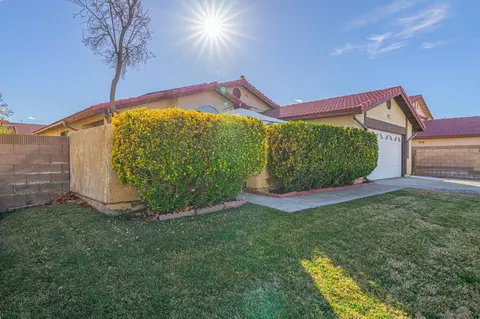 1824 Einstein St, Lancaster, CA 93535 photo 3