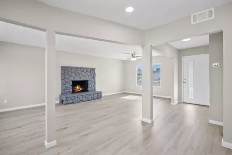 351 Lightcap St, Lancaster, CA 93535 photo 11