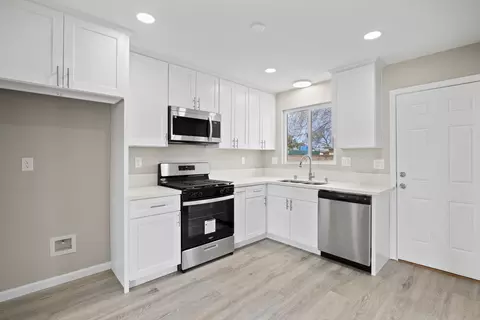 351 Lightcap St, Lancaster, CA 93535 photo 9