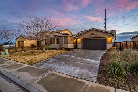 3416 Jaguar Ct, Rosamond, CA 93560