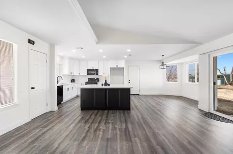 40767 176th St E, Lake Los Angeles, CA 93535 photo 6