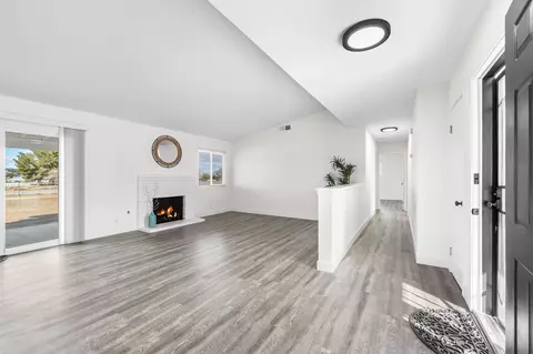 40767 176th St E, Lake Los Angeles, CA 93535 photo 3