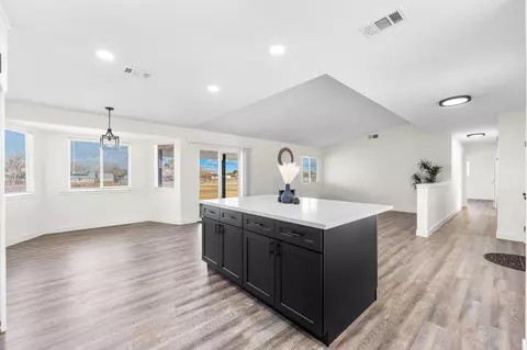 40767 176th St E, Lake Los Angeles, CA 93535 photo 11