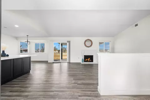 40767 176th St E, Lake Los Angeles, CA 93535 photo 2