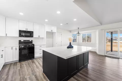 40767 176th St E, Lake Los Angeles, CA 93535 photo 8