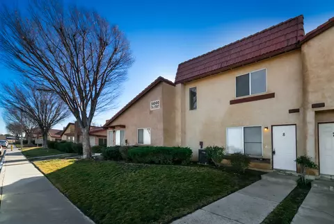 38000 17th St E #8, Palmdale, CA 93550