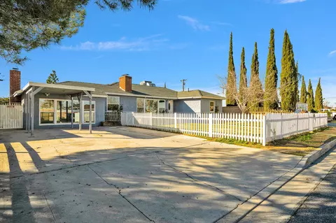 38211 17th St E, Palmdale, CA 93550 photo 2