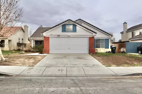 2126 Beechwood St, Lancaster, CA 93535