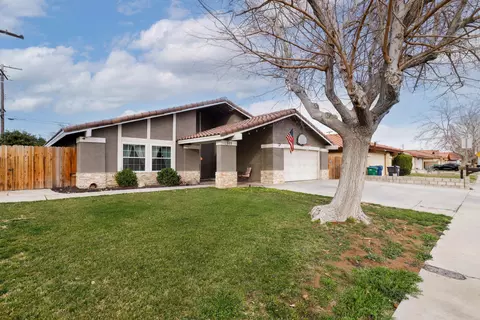 609 J-12 W, Lancaster, CA 93534