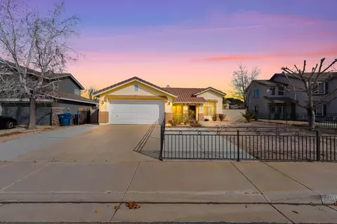 40066 Denham Dr, Palmdale, CA 93551 photo 2