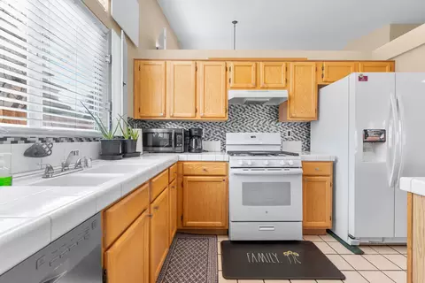 40066 Denham Dr, Palmdale, CA 93551 photo 18