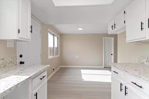 Kitchen - 24286 Juniper Ave, Boron, CA 93516 photo 4 of 4