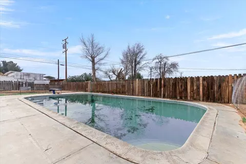 Exterior - 24286 Juniper Ave, Boron, CA 93516 photo 5 of 7