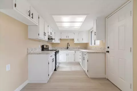 Kitchen - 24286 Juniper Ave, Boron, CA 93516 photo 1 of 4