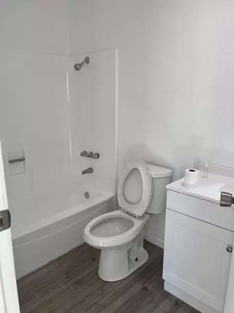 Bath - 40942 168th St E, Lancaster, CA 93535 photo 1 of 2