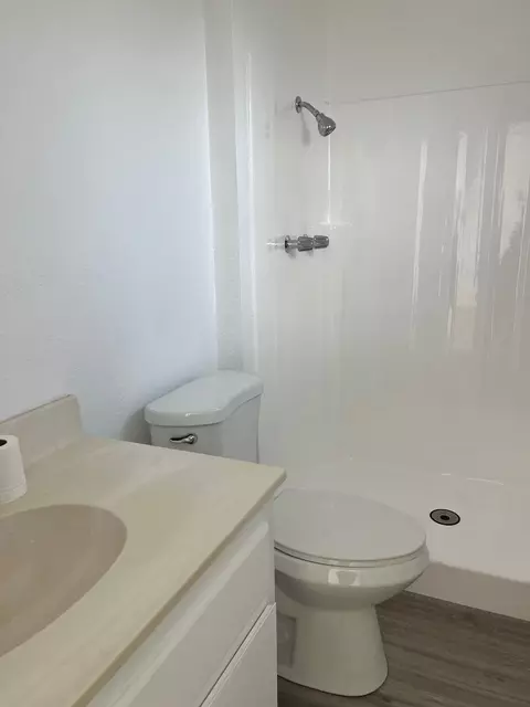 Bath - 40942 168th St E, Lancaster, CA 93535 photo 2 of 2