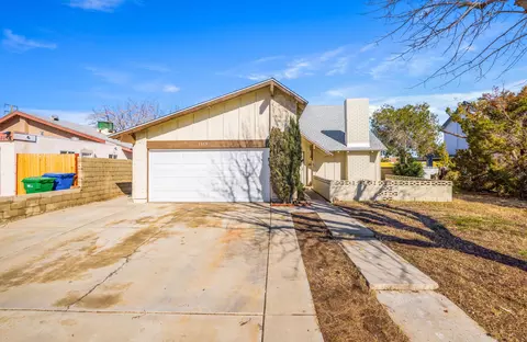1315 Lingard St E, Lancaster, CA 93535