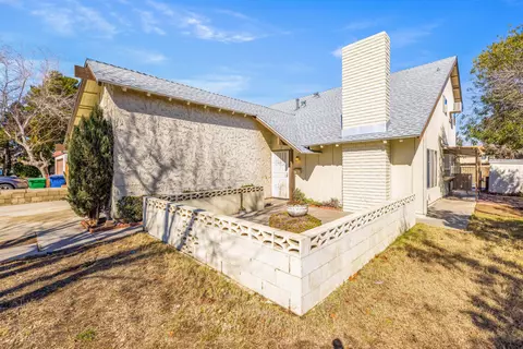 Exterior - 1315 Lingard St E, Lancaster, CA 93535 photo 3 of 7