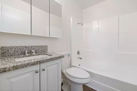 Bath - 1315 Lingard St E, Lancaster, CA 93535 photo 3 of 3