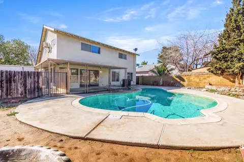 Exterior - 1315 Lingard St E, Lancaster, CA 93535 photo 6 of 7