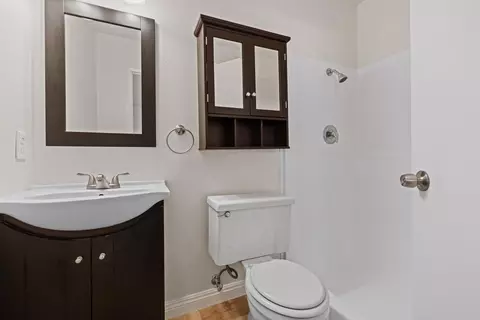 Bath - 1315 Lingard St E, Lancaster, CA 93535 photo 2 of 3