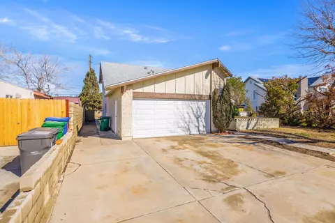 Exterior - 1315 Lingard St E, Lancaster, CA 93535 photo 2 of 7