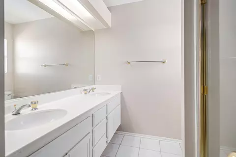 Bath - 37015 Sylvan St, Palmdale, CA 93552 photo 1 of 3