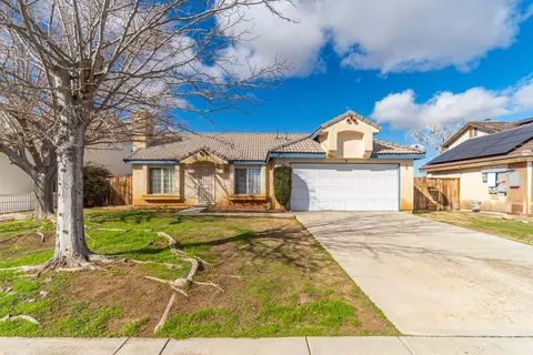 37015 Sylvan St, Palmdale, CA 93552