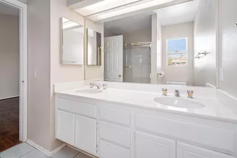Bath - 37015 Sylvan St, Palmdale, CA 93552 photo 2 of 3