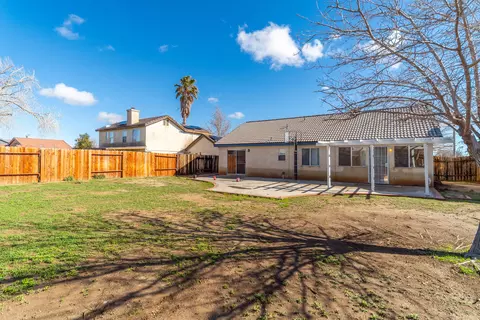 Exterior - 37015 Sylvan St, Palmdale, CA 93552 photo 5 of 5