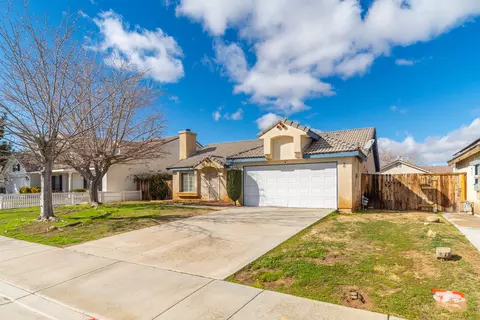 Exterior - 37015 Sylvan St, Palmdale, CA 93552 photo 2 of 5
