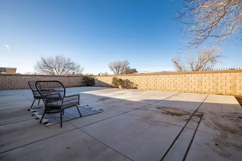 Exterior - 2319 Morningside Ave, Lancaster, CA 93535 photo 4 of 8