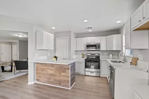Kitchen - 2319 Morningside Ave, Lancaster, CA 93535 photo 3 of 5