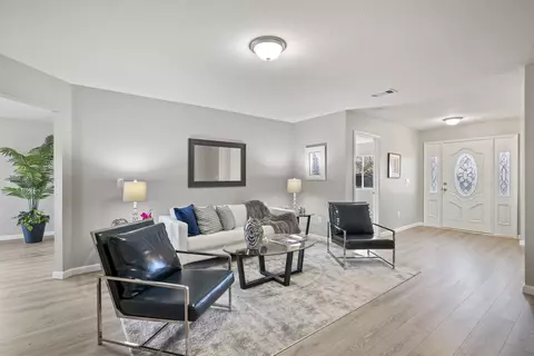 Living - 2319 Morningside Ave, Lancaster, CA 93535 photo 3 of 5