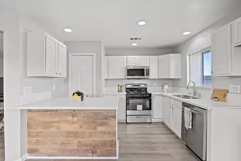 Kitchen - 2319 Morningside Ave, Lancaster, CA 93535 photo 2 of 5