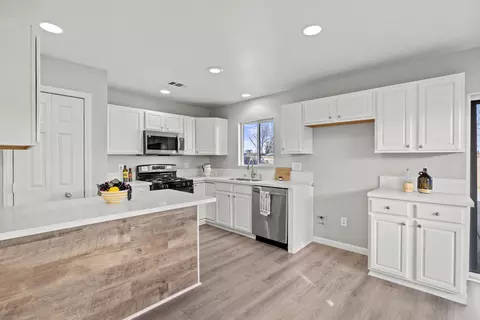 Kitchen - 2319 Morningside Ave, Lancaster, CA 93535 photo 1 of 5
