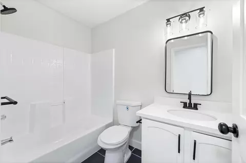 Bath - 728 Ave J6 E, Lancaster, CA 93535 photo 2 of 2