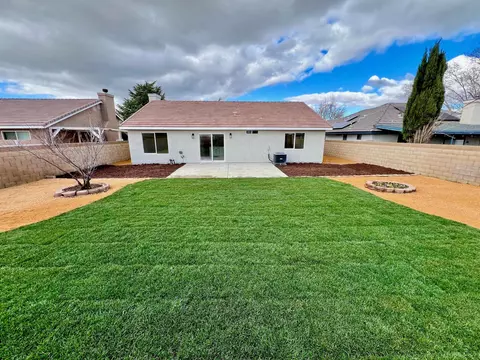 Exterior - 728 Ave J6 E, Lancaster, CA 93535 photo 3 of 8