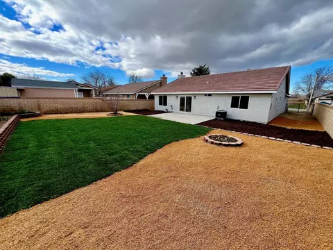 Exterior - 728 Ave J6 E, Lancaster, CA 93535 photo 7 of 8