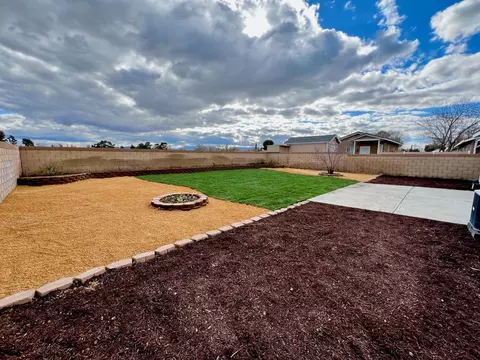 Exterior - 728 Ave J6 E, Lancaster, CA 93535 photo 6 of 8