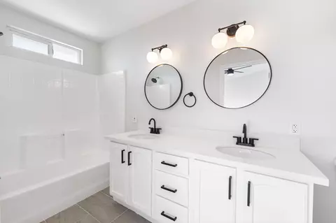 Bath - 728 Ave J6 E, Lancaster, CA 93535 photo 1 of 2