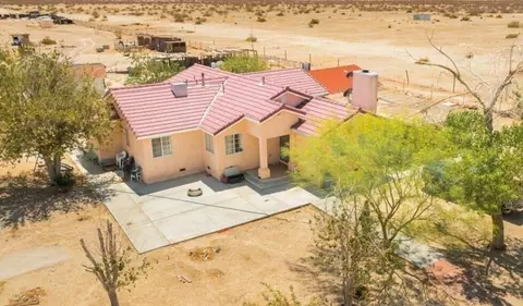 19602 Avenue S S, Llano, CA 93544