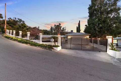 7192 Estepa Dr, Tujunga, CA 91042