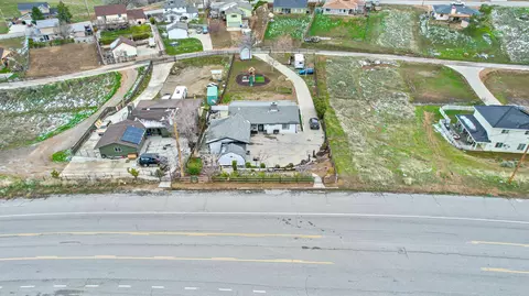 22320 Mariposa Rd, Tehachapi, CA 93561