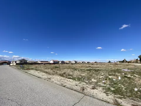 Laurel Avenue, Palmdale, CA 93552 photo 9