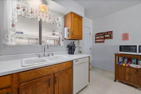 Kitchen - 1144 Lancaster Blvd E, Lancaster, CA 93535 photo 3 of 4
