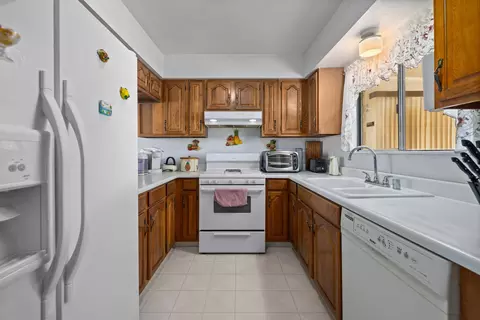 Kitchen - 1144 Lancaster Blvd E, Lancaster, CA 93535 photo 4 of 4