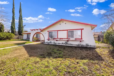 Exterior - 1144 Lancaster Blvd E, Lancaster, CA 93535 photo 3 of 7